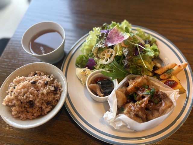 プレートランチ（寝かせ玄米）